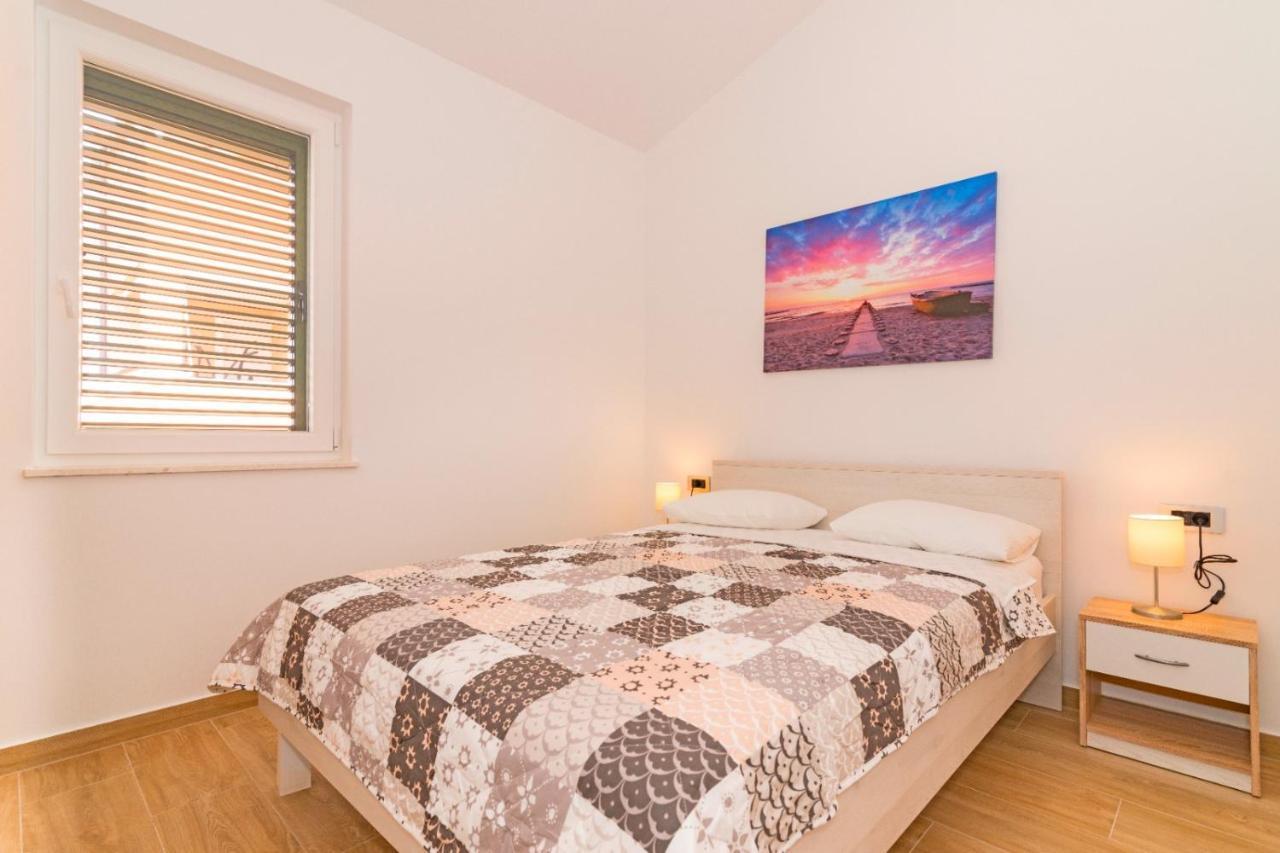 Ventus Appartement Srima Buitenkant foto