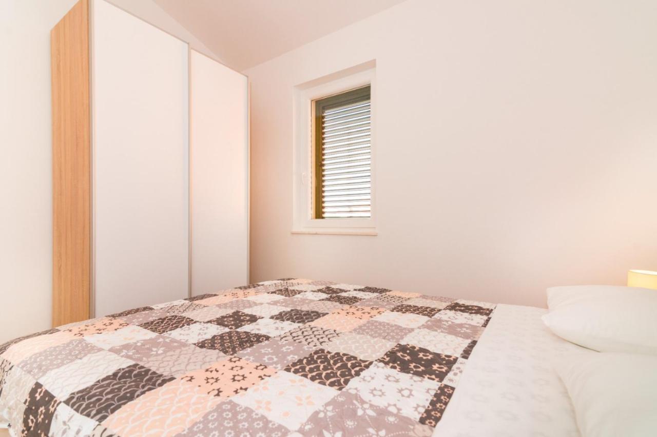 Ventus Appartement Srima Buitenkant foto
